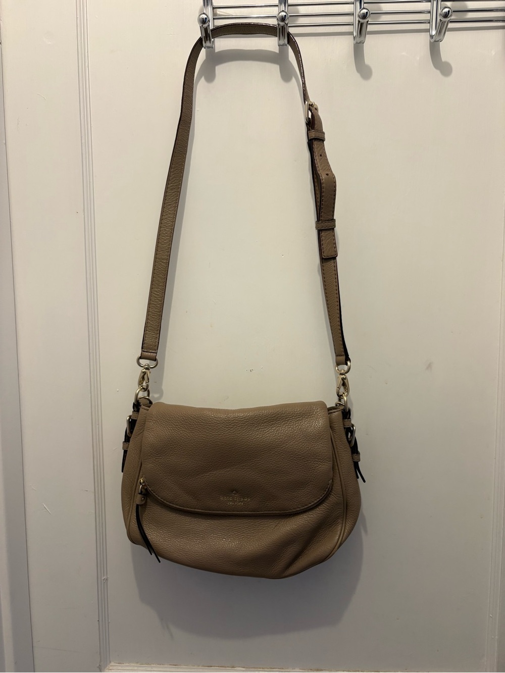 Kate Spade Pebbled Leather Crossbody Bag in Taupe Brown